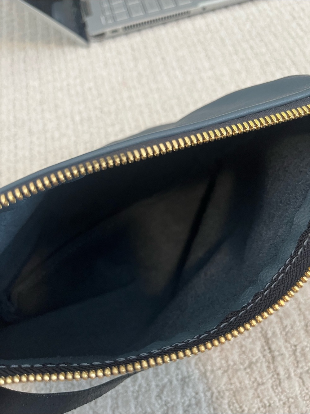 R. Riveter Deep Green Leather Wristlet Clutch - Picture 9 of 14